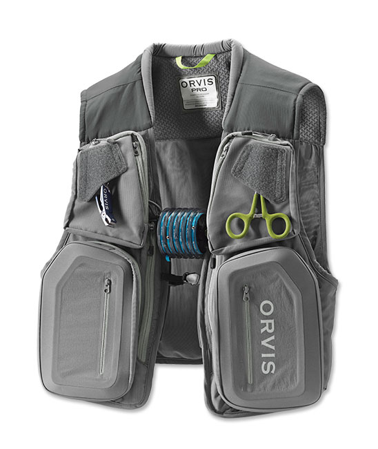 Die große Rückentasche der Pro Vest bietet genügend Platz, auch für eine leichte Regenjacke!